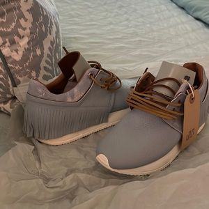 Esseutesse Blue Fringe Sneakers